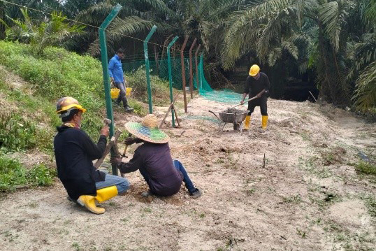 FENCING WORKS - Fada Construction Sdn Bhd